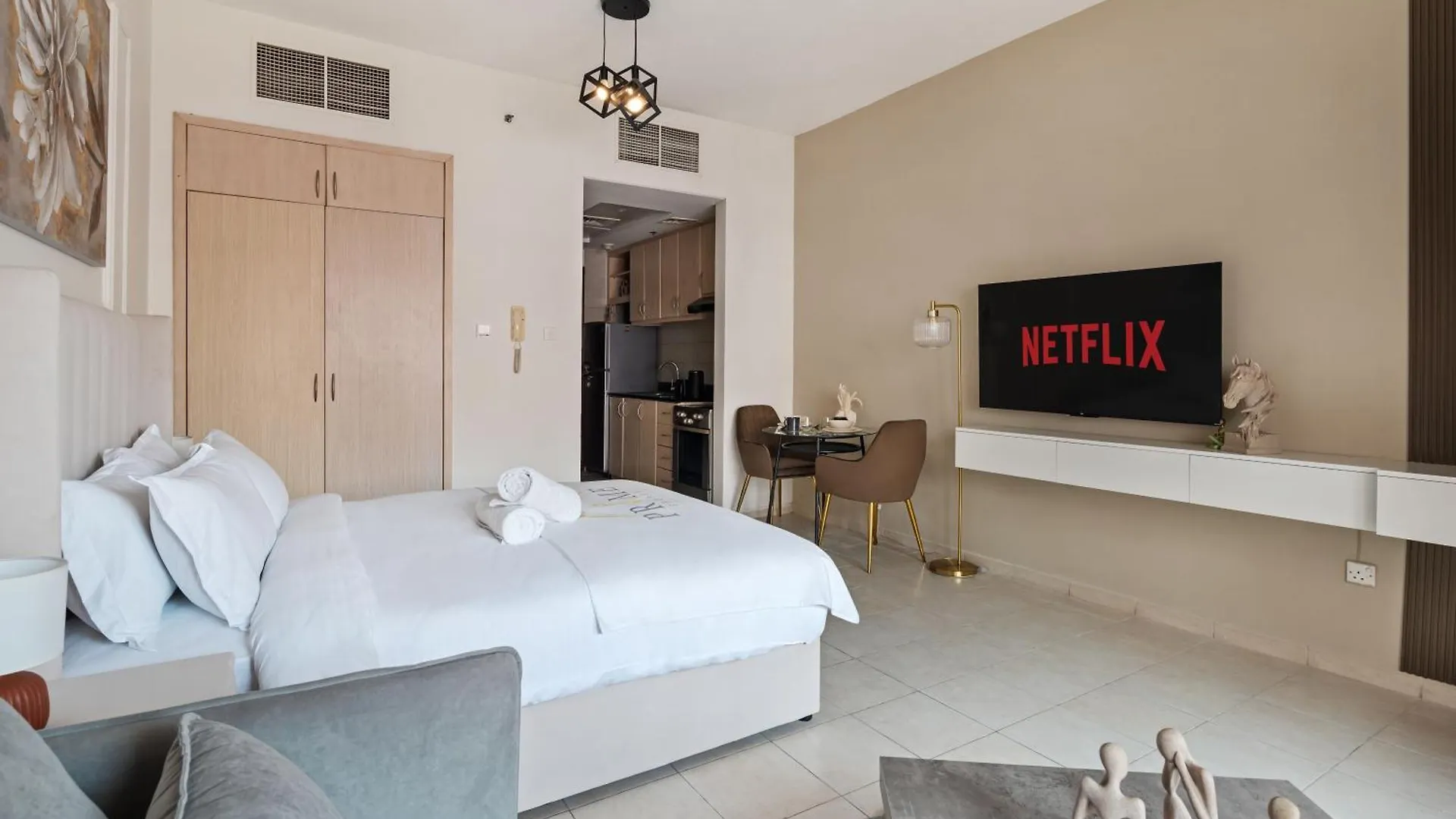 Chic Dubai Studio In Discovery Gardens Apartment