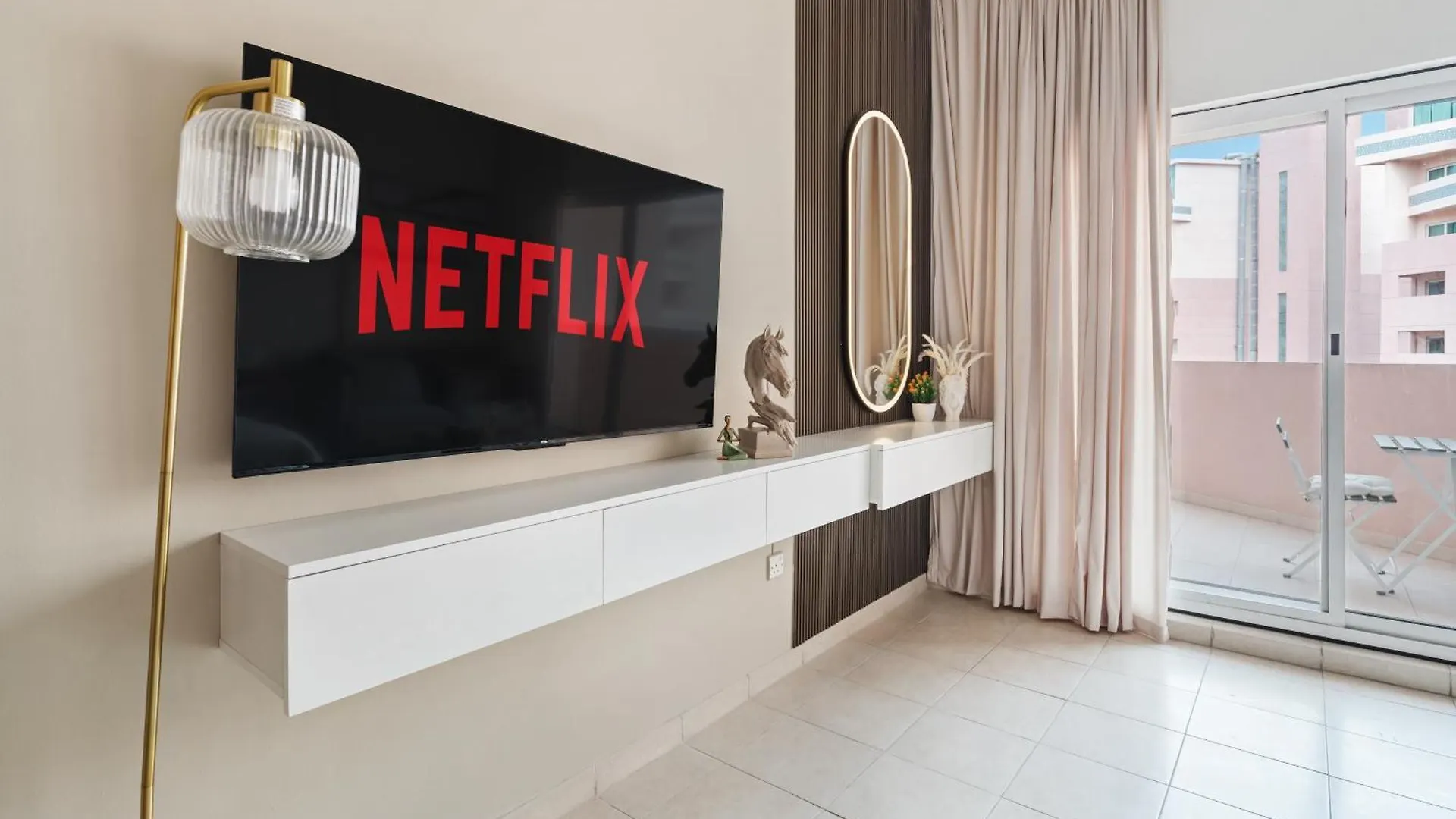 Chic Dubai Studio In Discovery Gardens Apartment