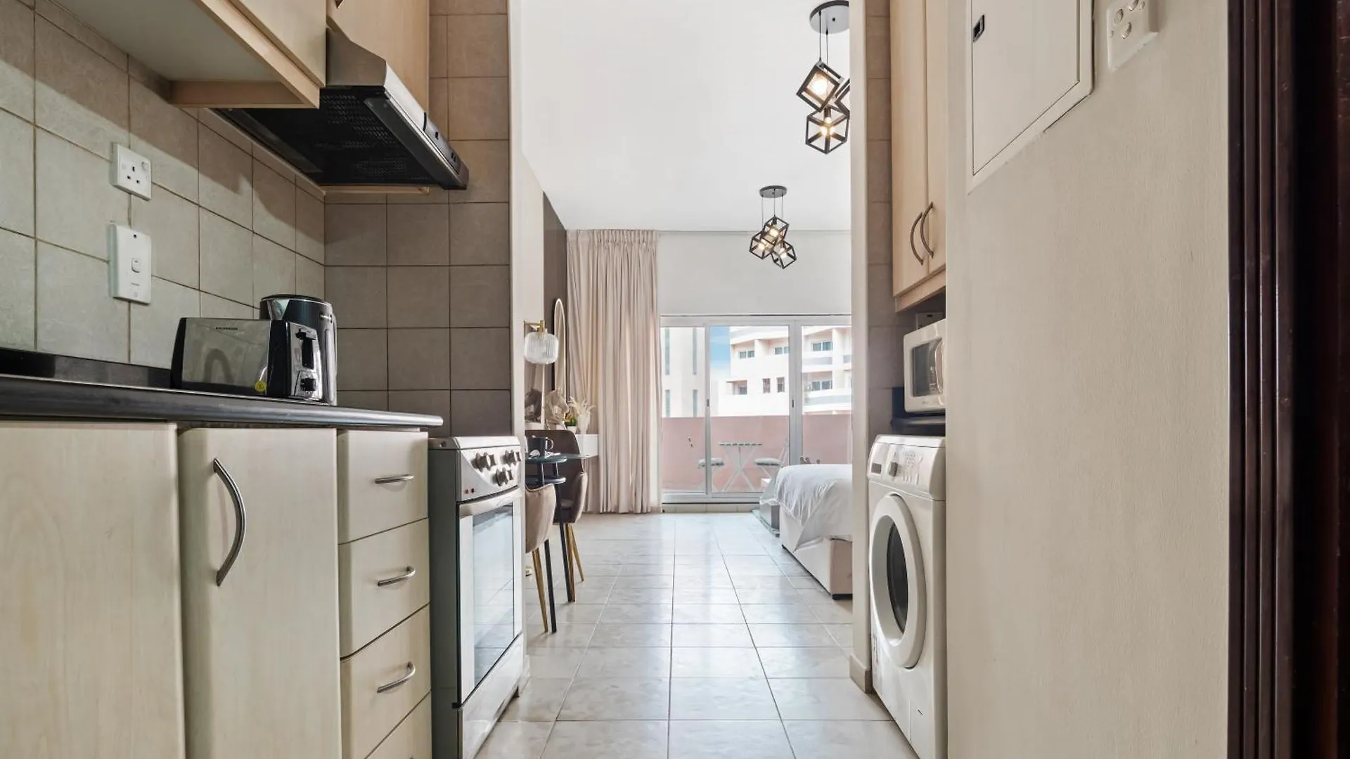 Chic Dubai Studio In Discovery Gardens Apartment