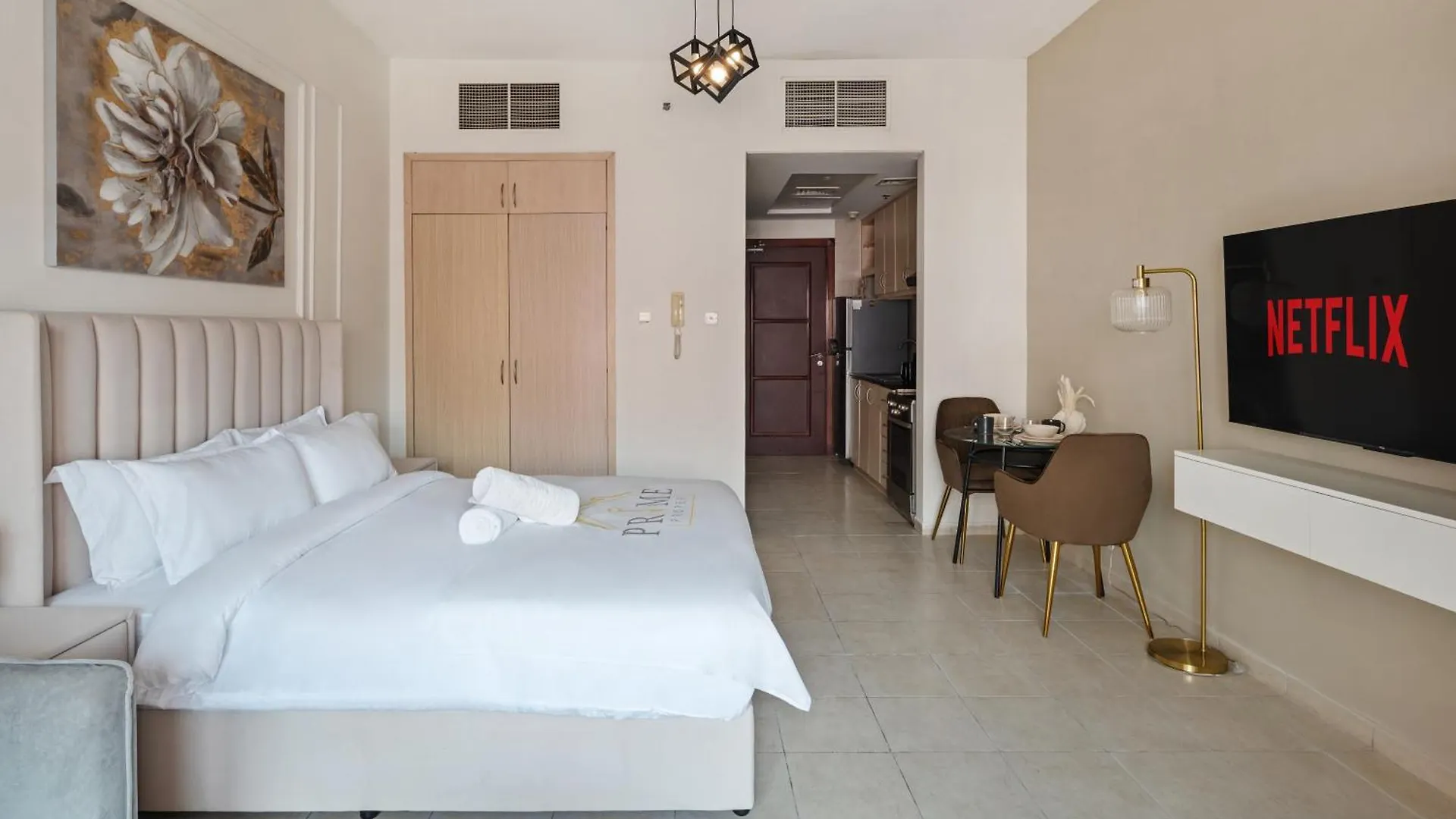 Chic Dubai Studio In Discovery Gardens Apartment