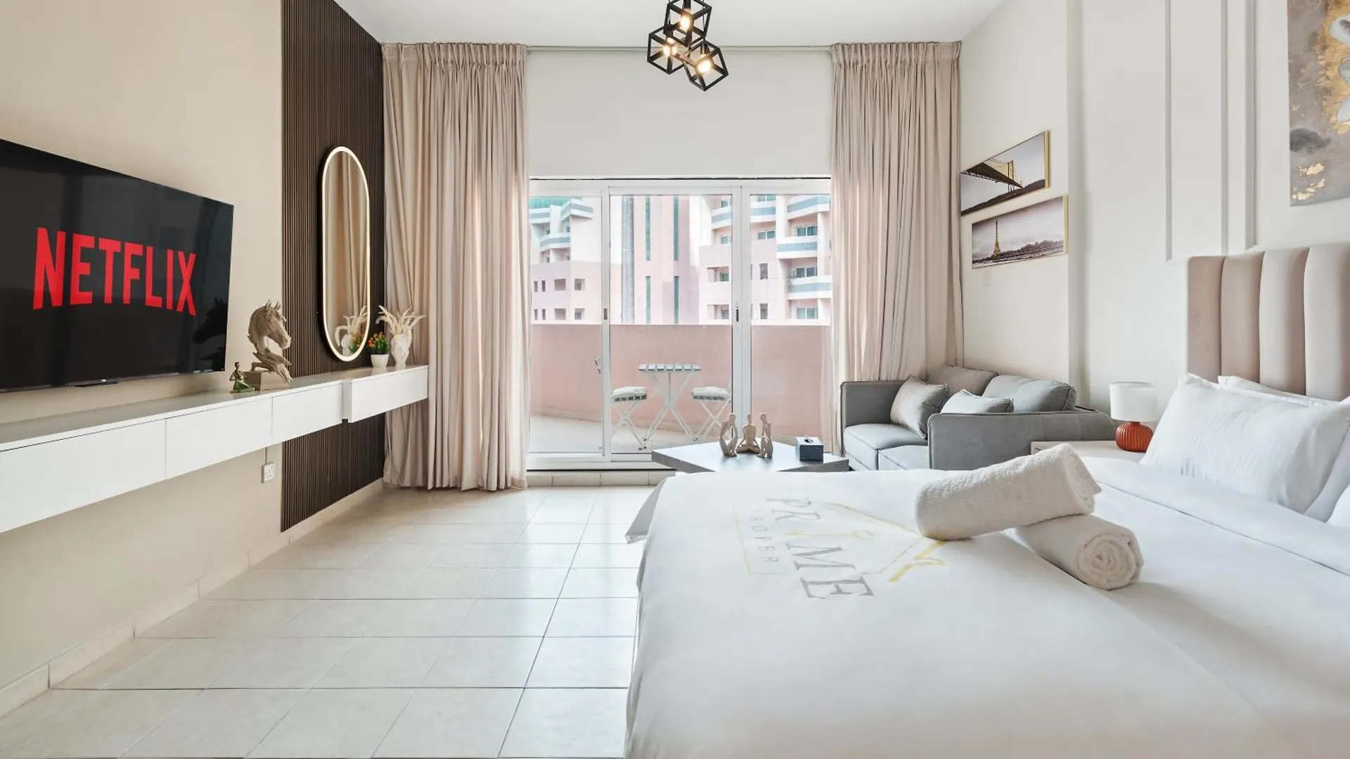 Chic Dubai Studio In Discovery Gardens Apartment